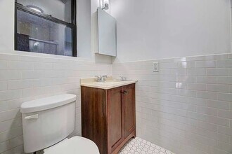 248 Broome St in New York, NY - Building Photo - Building Photo