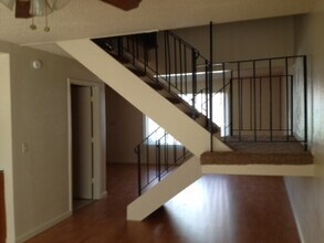 4094 Savannah Ln in Sacramento, CA - Building Photo - Building Photo