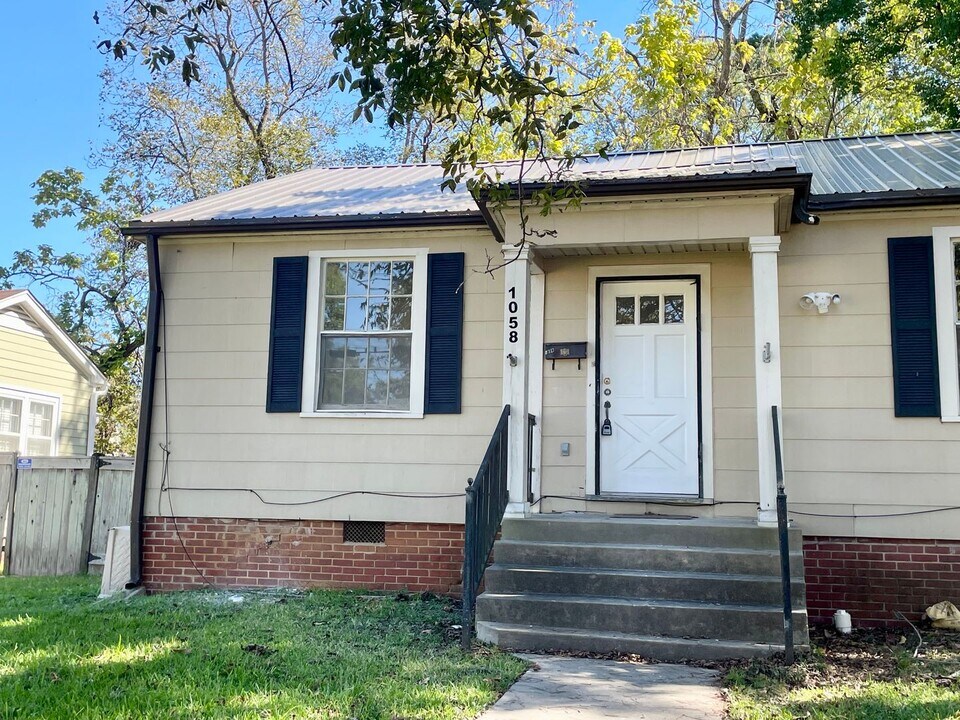 1058 Whitworth St in Jackson, MS - Building Photo