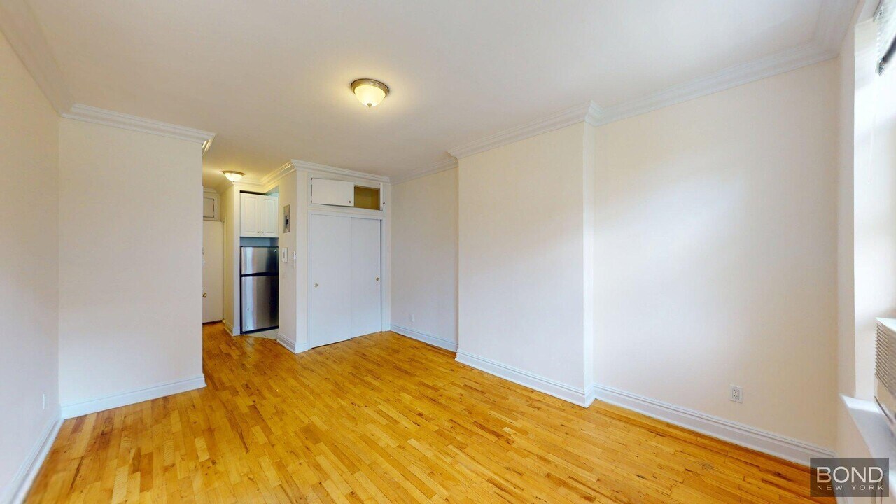 1588 York Ave in New York, NY - Building Photo