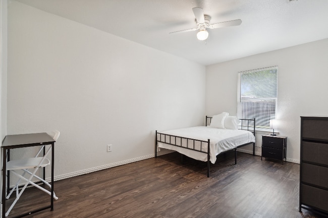 property at 1913 Birdell St