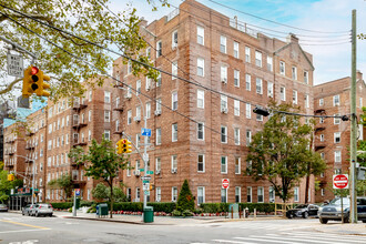 The Curtis Residence in Kew Gardens, NY - Foto de edificio - Primary Photo