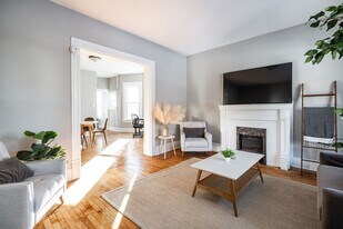 2416 N Frederick Ave in Milwaukee, WI - Building Photo