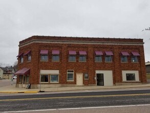 980 Wachter Ave in Plain, WI - Foto de edificio - Building Photo