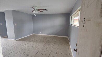 1724 Laurie St, Unit E in Harlingen, TX - Building Photo - Building Photo