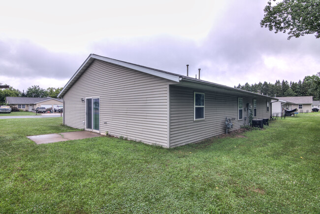 2115 Mittelstadt Ln in Eau Claire, WI - Building Photo - Building Photo