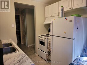 576 Mary St E in Whitby, ON - Building Photo - Building Photo