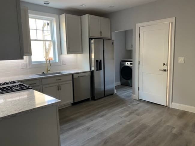 52 Garfield Ave, Unit 1 in Medford, MA - Building Photo - Building Photo