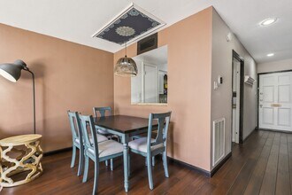 6442 Olympia Dr in Houston, TX - Building Photo - Building Photo