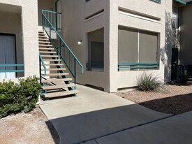 5271 S Lindell Rd in Las Vegas, NV - Building Photo