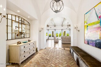 8531 N 49th St in Paradise Valley, AZ - Foto de edificio - Building Photo