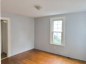 136 Maple St in Milford, CT - Building Photo - Building Photo