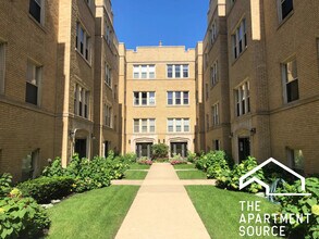 1118 E Hyde Park Blvd in Chicago, IL - Foto de edificio - Building Photo