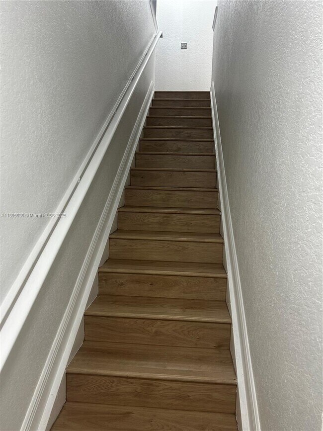 2549 Centergate Dr in Miramar, FL - Building Photo - Building Photo