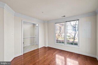 8831 Ashgrove House Ln in Vienna, VA - Building Photo - Building Photo