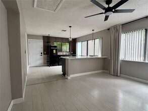 10648 Larissa St in Orlando, FL - Building Photo - Building Photo
