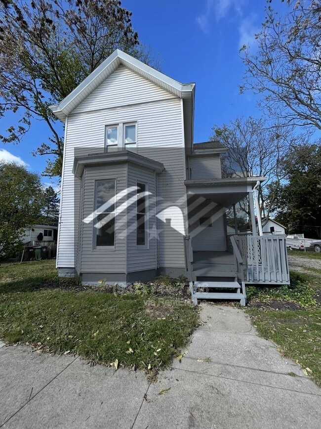 property at 815 S Main St