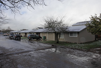 Mountain View Duplexes in Newberg, OR - Building Photo - Building Photo