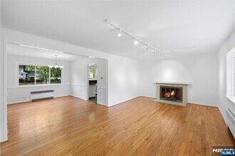 947 E Glen Ave in Ridgewood, NJ - Building Photo - Building Photo