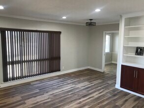 1742 W 83rd St in Los Angeles, CA - Building Photo - Building Photo