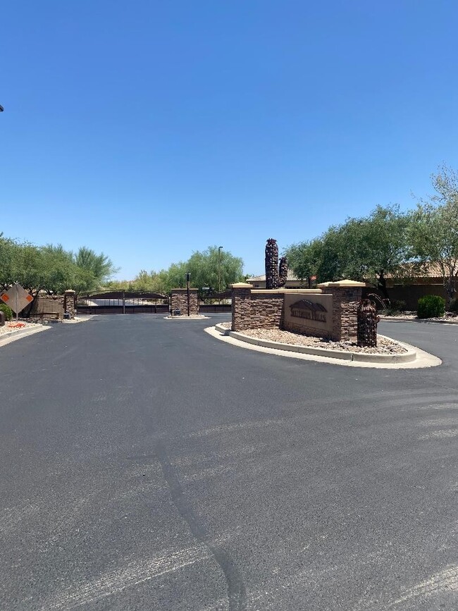 property at 2512 W Hayduk Rd