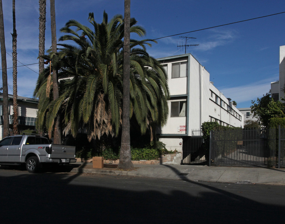 5411 Russell Ave in Los Angeles, CA - Foto de edificio