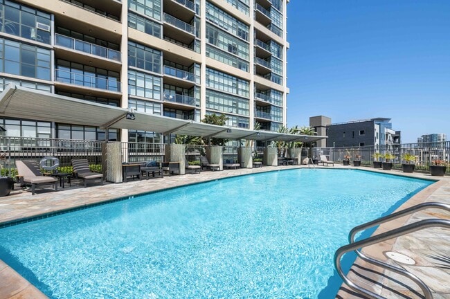 Astoria at Central Park West in Irvine, CA - Foto de edificio - Building Photo