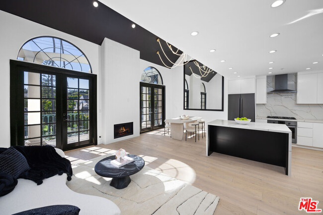 property at 930 N Doheny Dr