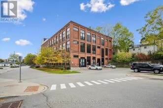 24 Cedar St in Cambridge, ON - Building Photo - Building Photo