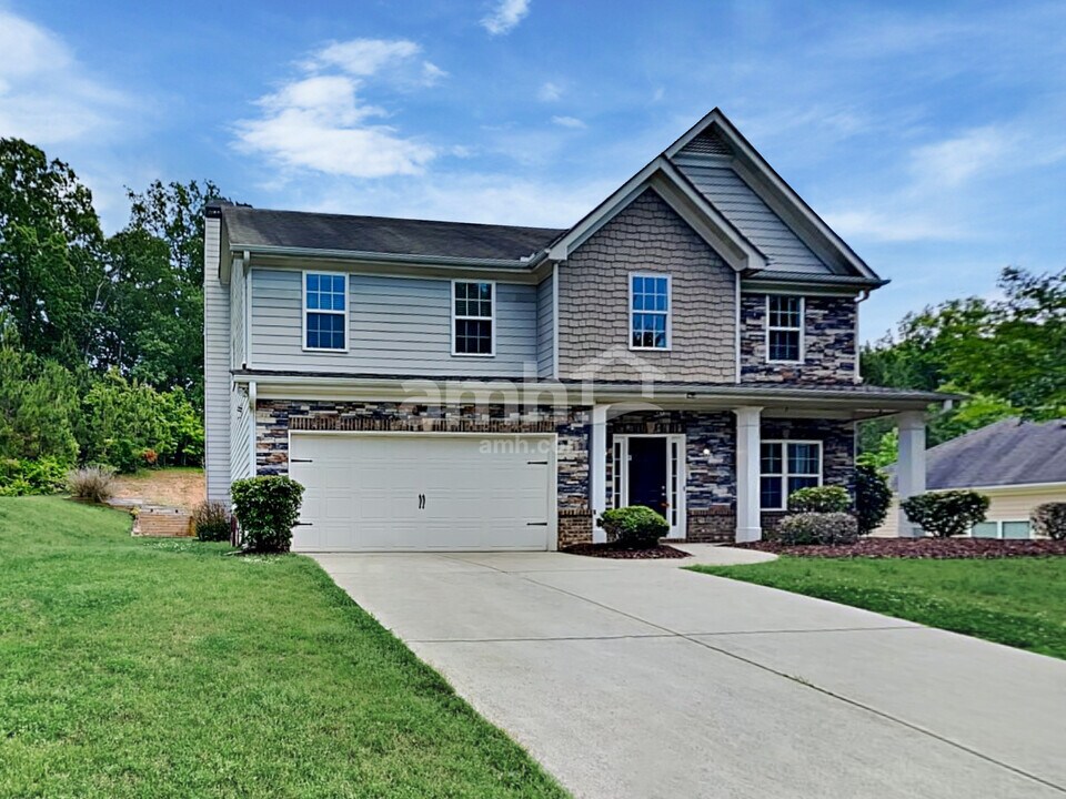 6260 Cove Creek Dr in Flowery Branch, GA - Building Photo