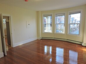 32 Dana St, Unit 1 in Cambridge, MA - Building Photo - Building Photo