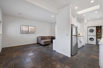 301 S Lucia Ave in Redondo Beach, CA - Building Photo - Building Photo