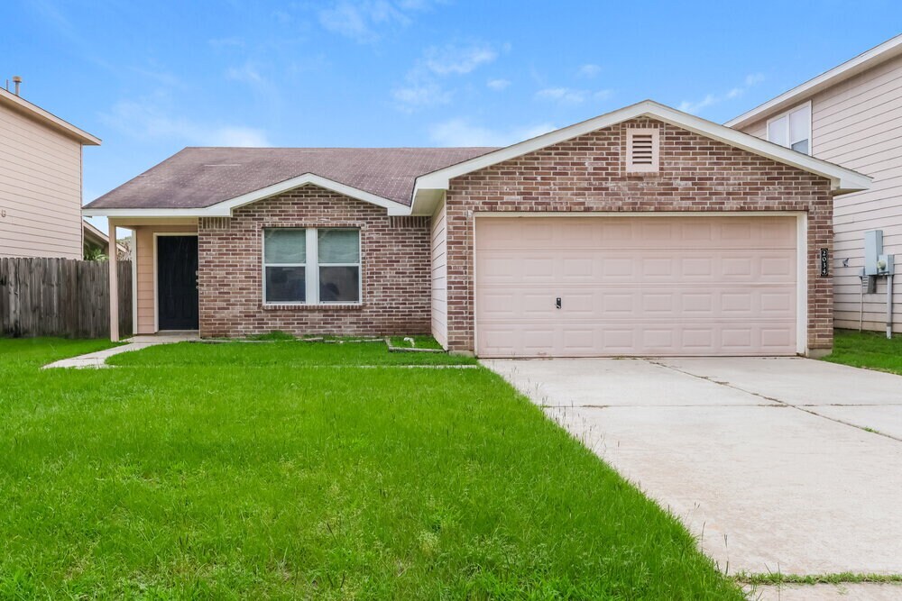 2034 Vanamen Ct in Conroe, TX - Building Photo