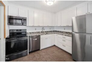 40 Hanover Dr in Delmar, NY - Building Photo