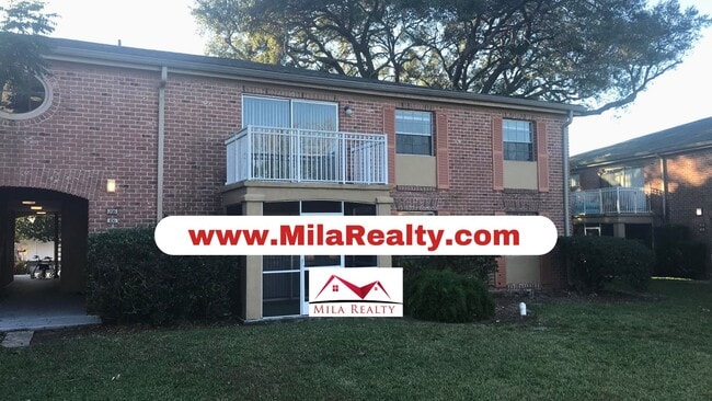 property at 492 Banyon Tree Cir