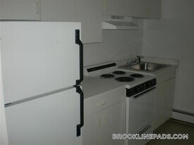 1223 Beacon St, Unit 115 in Brookline, MA - Building Photo