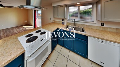 4606 Bristol Way in Yakima, WA - Building Photo - Building Photo