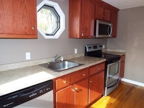 60 Alpine Pl in Franklin, MA - Building Photo - Building Photo