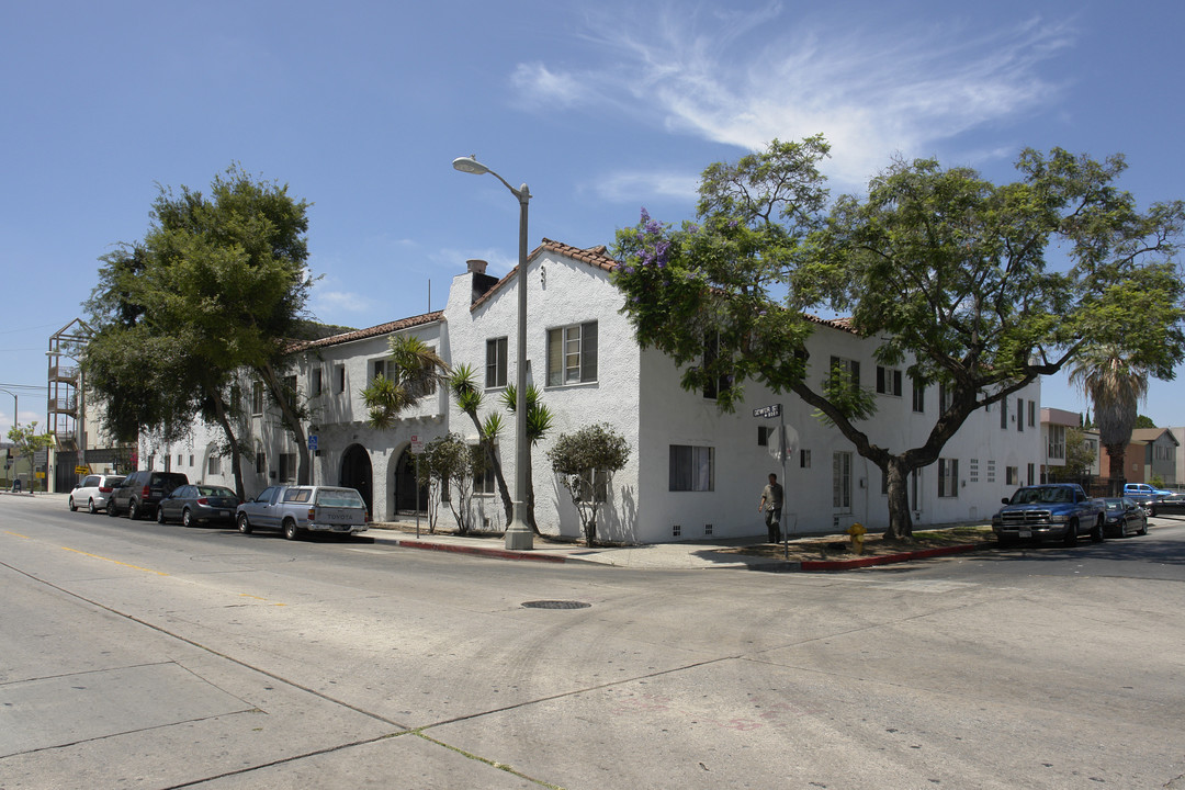 823 Gower St in Los Angeles, CA - Foto de edificio