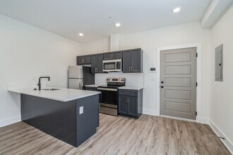 6906 Ridge Ave in Philadelphia, PA - Building Photo - Building Photo