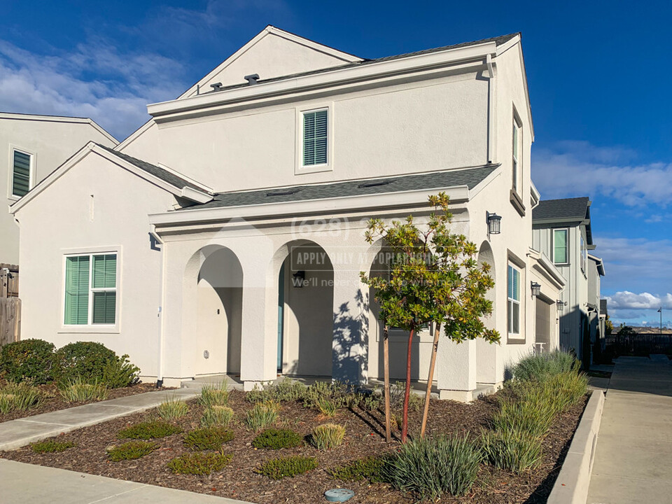 3264 Sunny Gate Ln in Folsom, CA - Building Photo