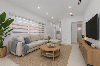 13185 Emerald Dr in North Miami, FL - Building Photo - Building Photo