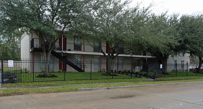 Crystal Star in Houston, TX - Foto de edificio - Building Photo