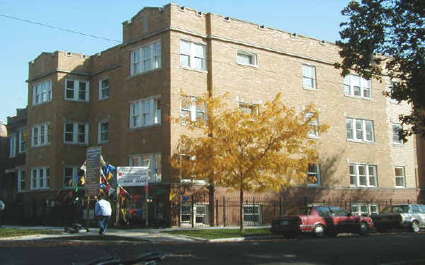 Avers Terrace in Chicago, IL - Building Photo