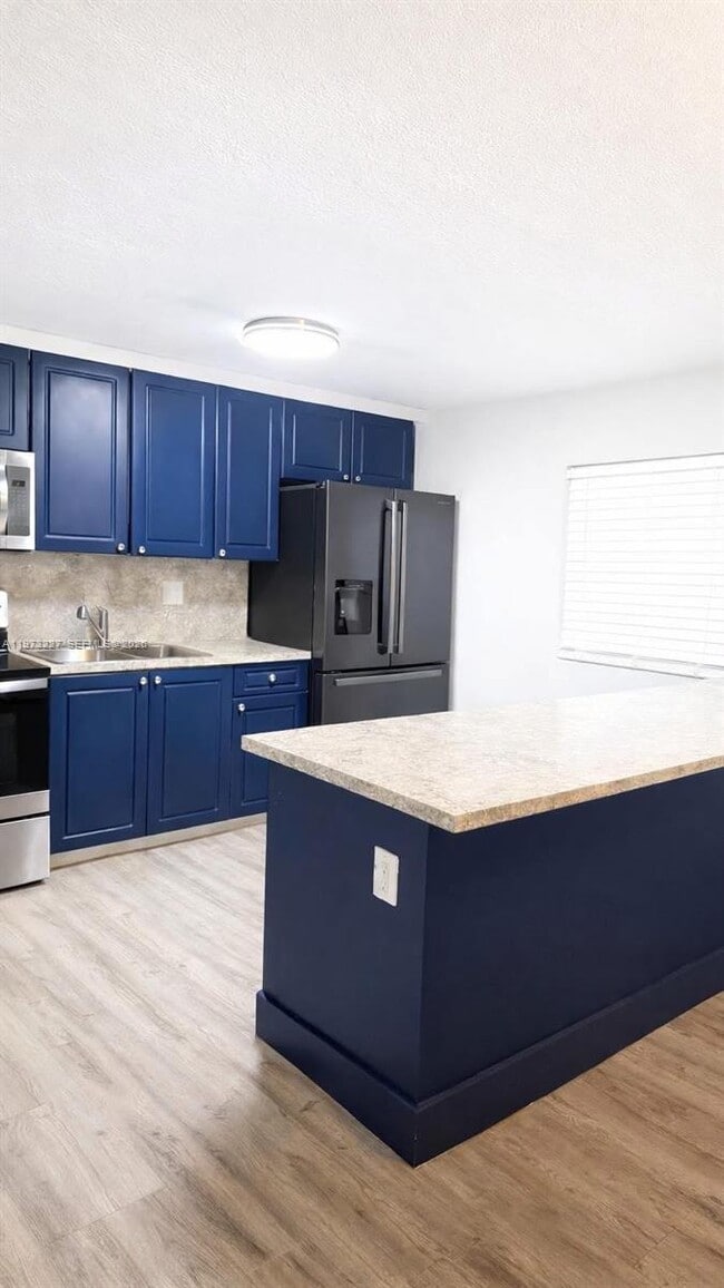 6305 Hayes St in Hollywood, FL - Building Photo - Building Photo