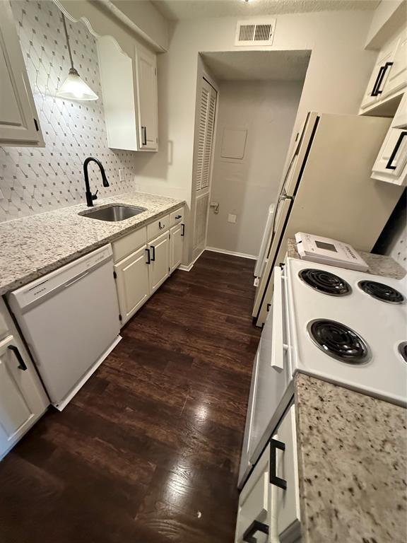 property at 11120 N Stratford Dr