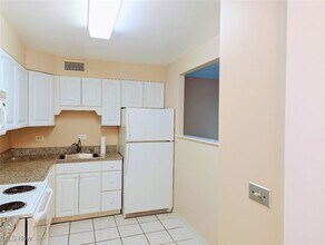 12700 Lake Ave in Lakewood, OH - Building Photo - Building Photo