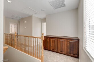 5994 Secret Island Dr in Las Vegas, NV - Foto de edificio - Building Photo