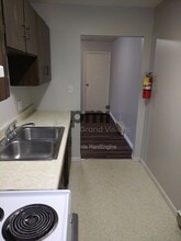 24 W Buchanan Ave in Charleston, IL - Building Photo - Building Photo