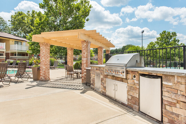 Lodge of Overland Park in Overland Park, KS - Foto de edificio - Building Photo